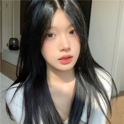 年轻女孩爱过来